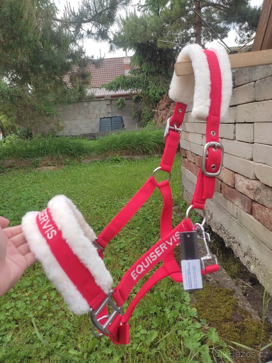 Ohlávky podložené beránkem