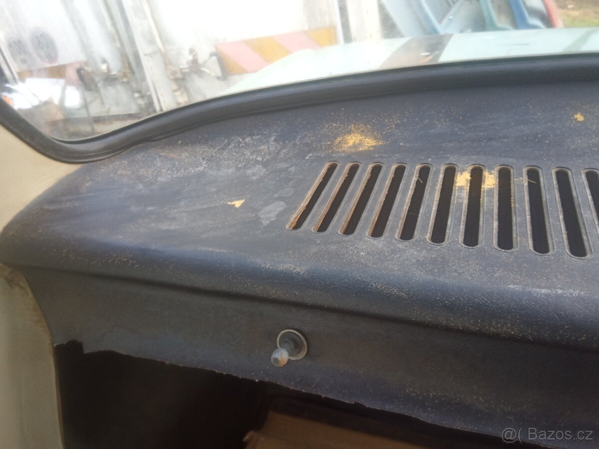 Škoda 100 100L 110L koženka pod zadní okno