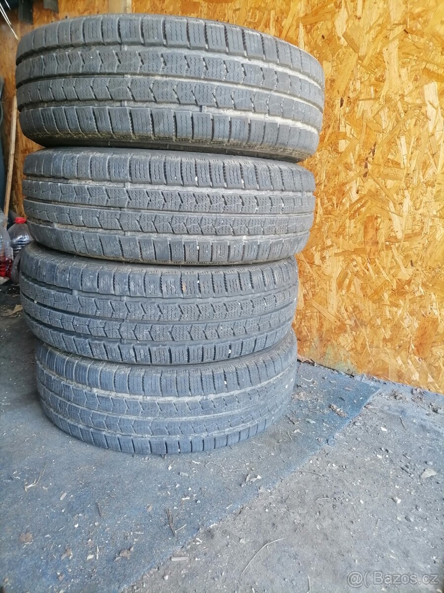 215 70 16c