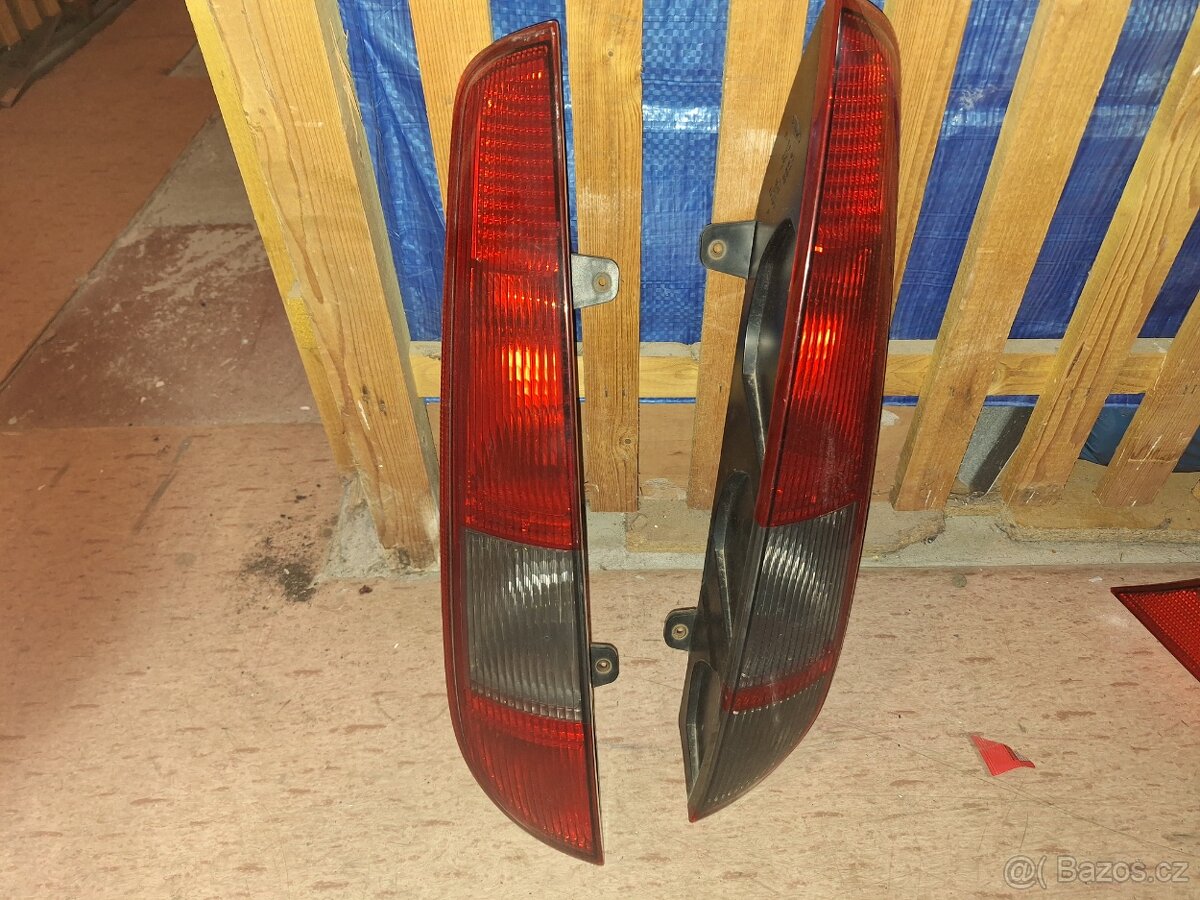 zadni svetla na ford focus combi