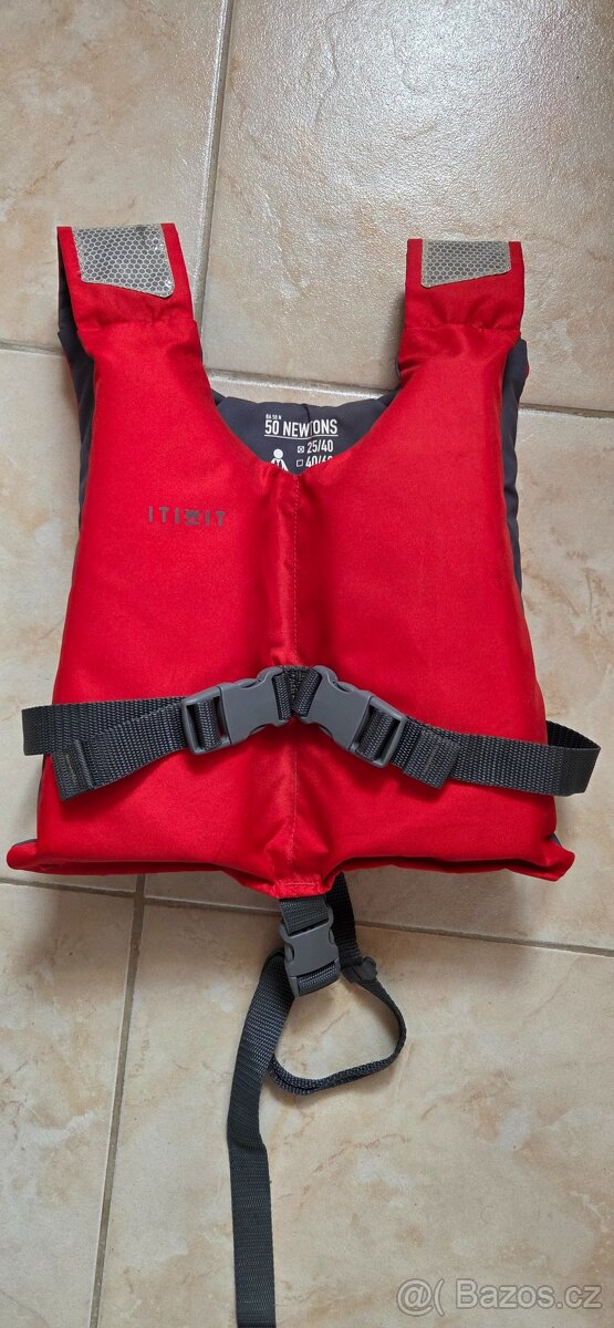 Plovací vesta Decathlon 25/40kg.