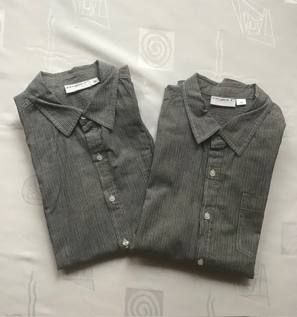 2x pruhovaná šedobílá košile dl. rukáv, vel. 152 = 80 Kč