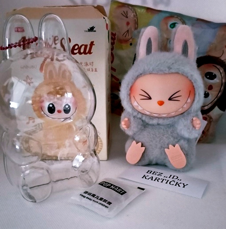 👜 POP MART Labubu Have a Seat série V2 HEHE, mončičák