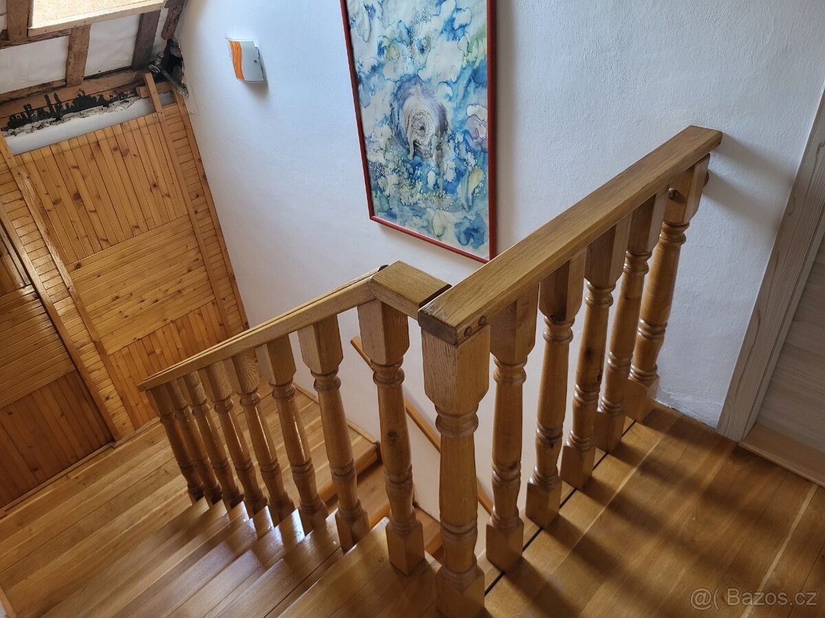 dubové dřevo ze schodiště