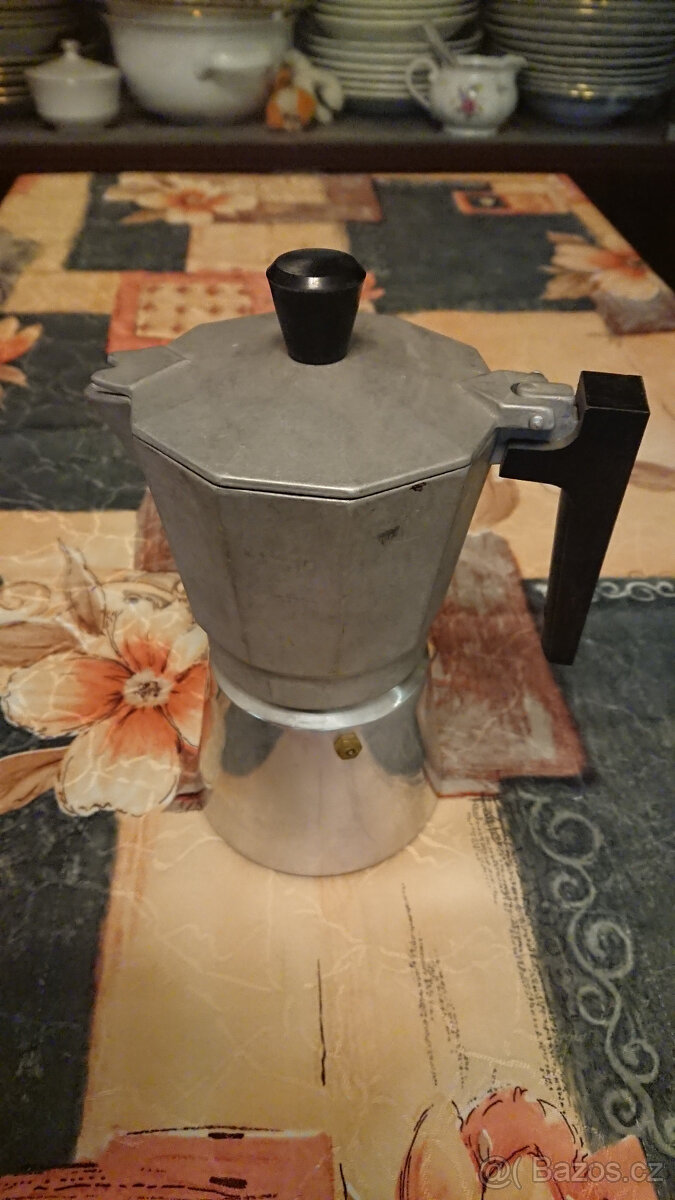 retro klasický kávovar