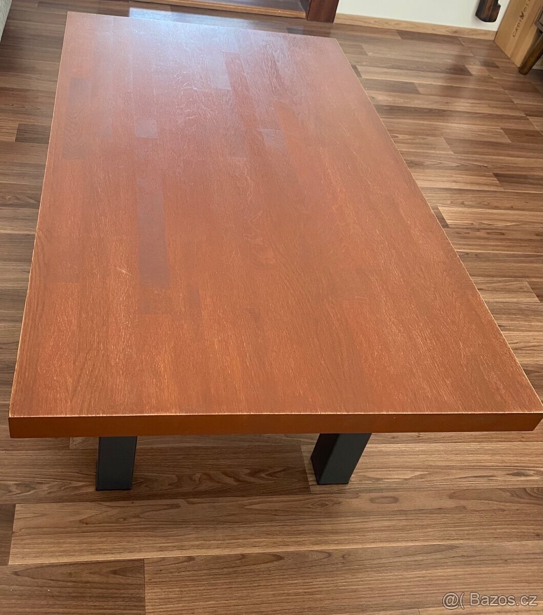 Prodám dřevěný konferenční stůl