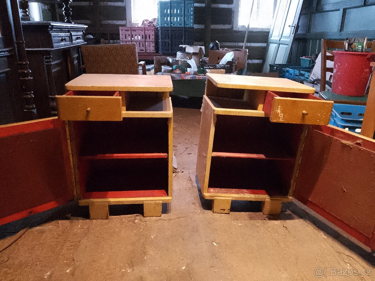 Staré noční stolky