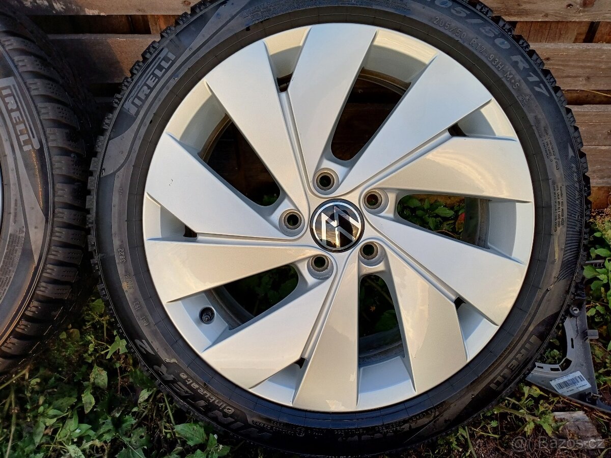 sada original VW Golf 8 R17 a Skoda Audi Seat letni pneu