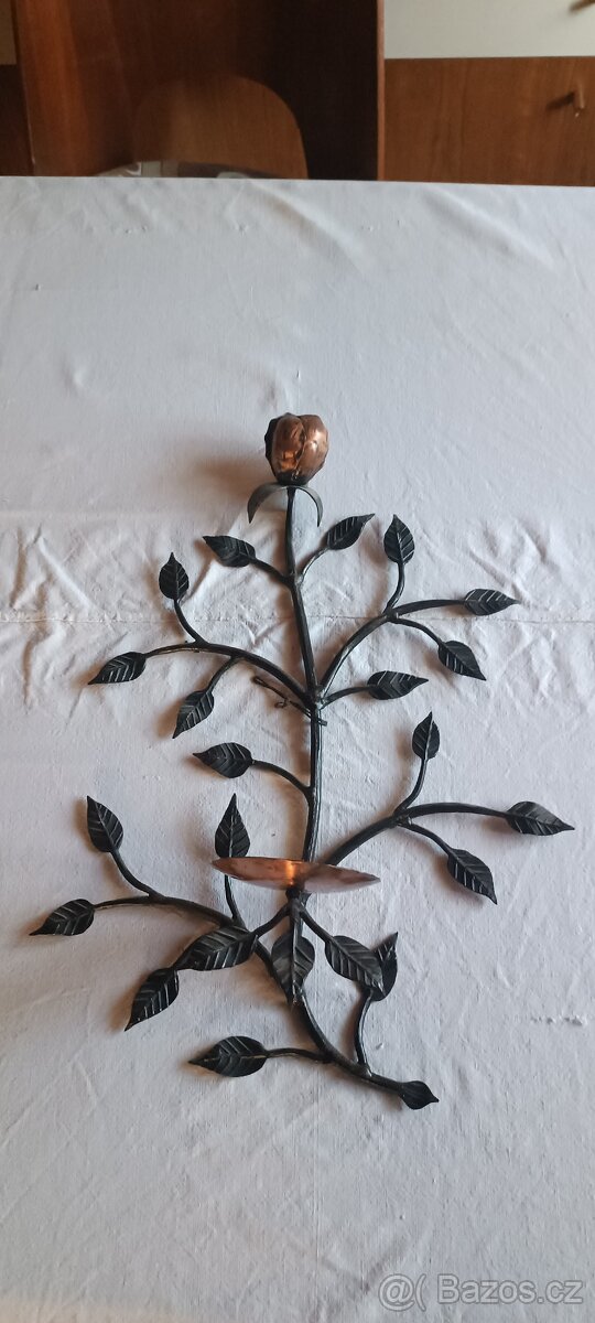 Kovaná nástěnná dekorace - růže a listy