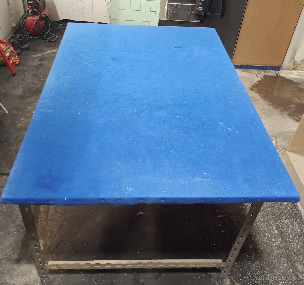 Skládací pracovní stůl