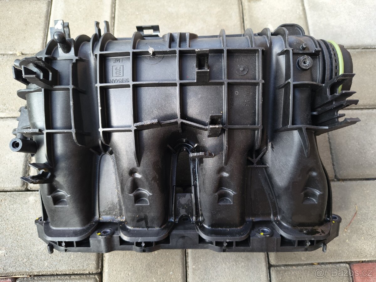 Sací potrubí 1,5TSI 110kW 05e129709F a další díly z motoru