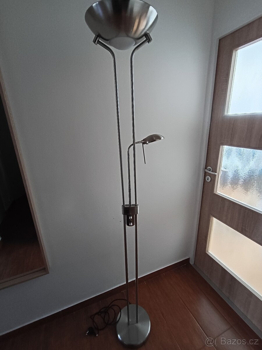 Stojací lampa