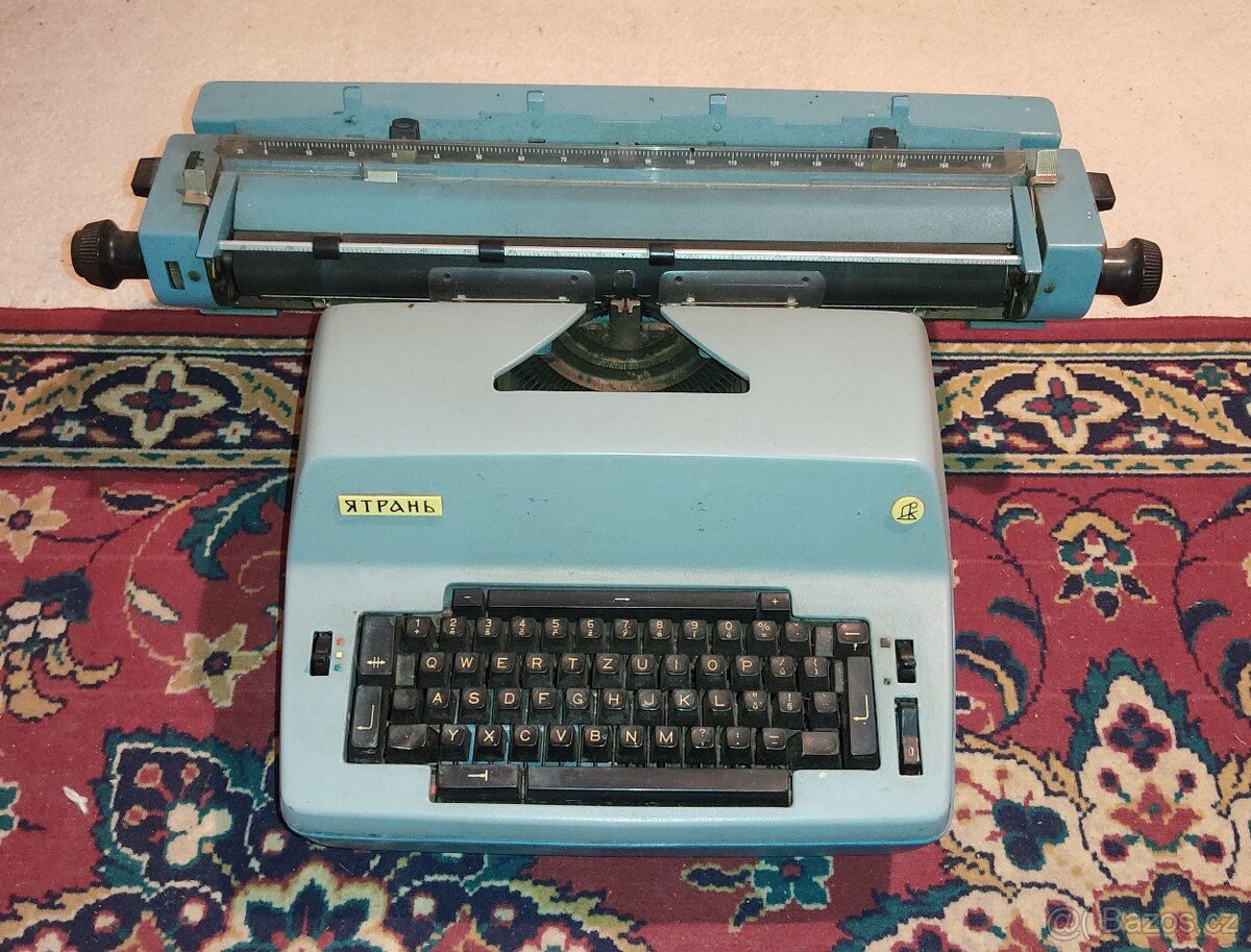 Elektrický psací stroj JATRAŇ (SSSR) - uklid pudy