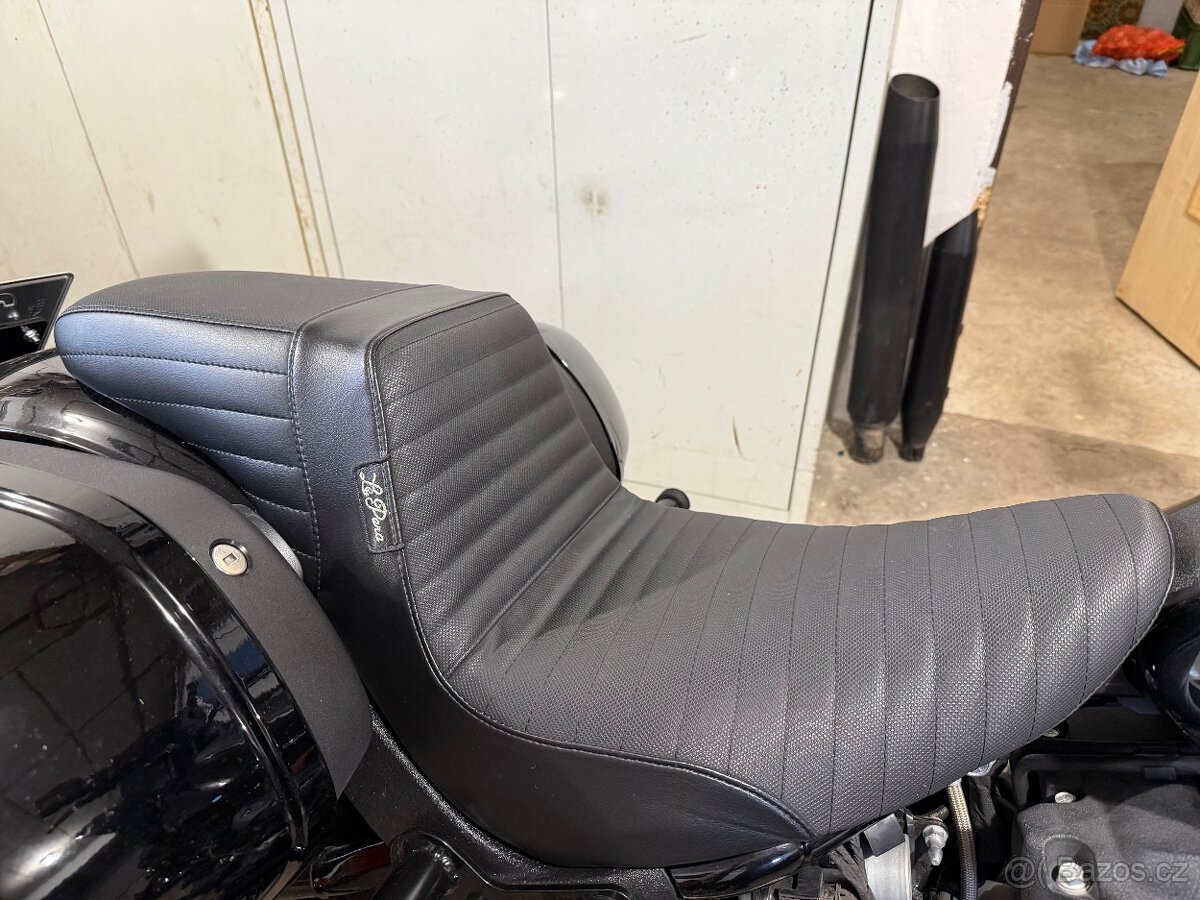 Sedačka Le Pera na Harley Davidson