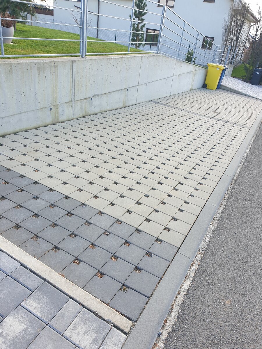 Zatravňovací dlažba
