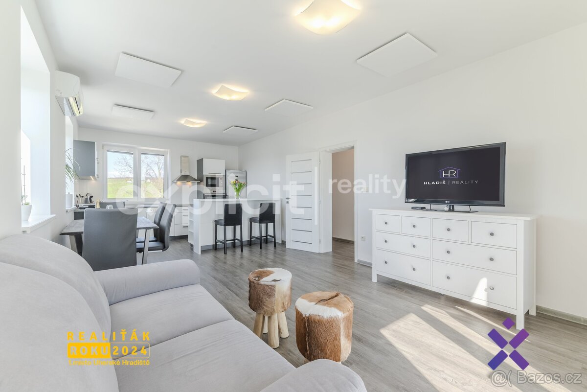 Prodej bytu 2+kk 65 m2 s vlastní zahradou 126 m2 a dvěmi stá