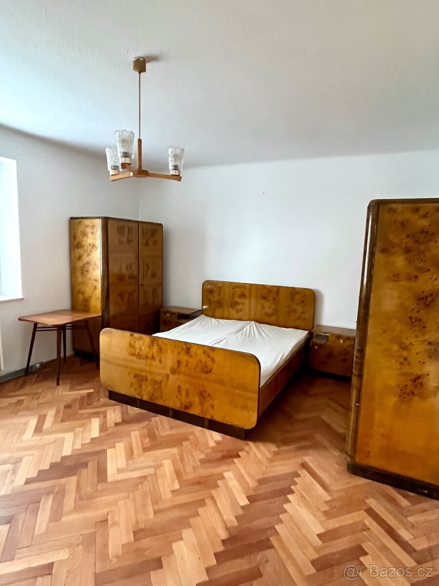 Starožitná ložnice