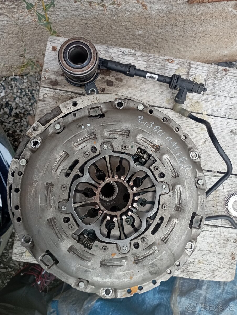 RENAULT MASTER III 2,3DCI SPOJKA SADA A DVOHMOTNOSTNÍ SETR.