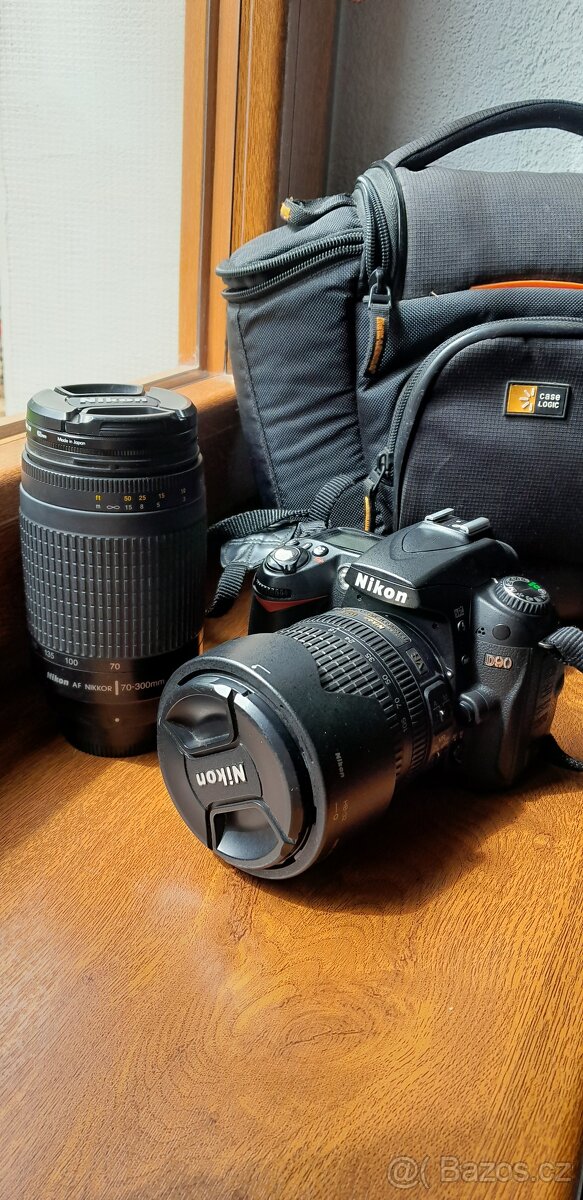 NIKON D90