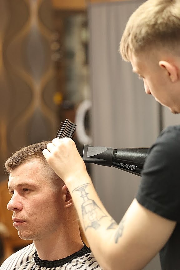 Přijmu holiče do zavedeného barber shopu