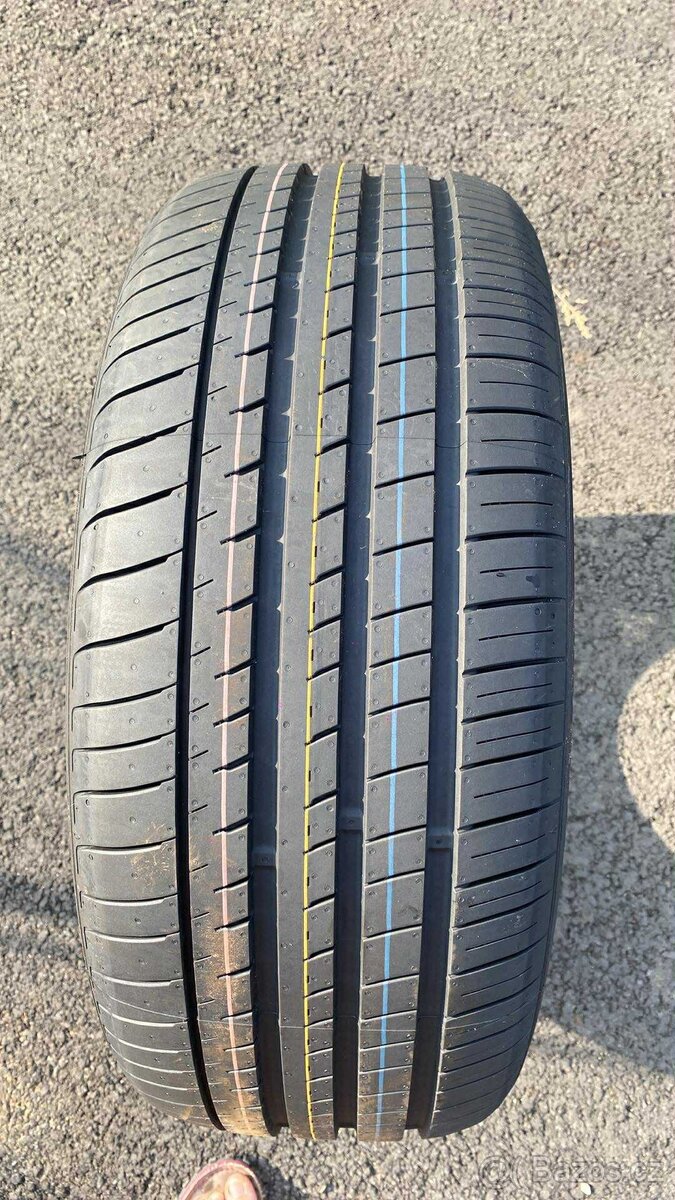 Letní pneu 235/50/19