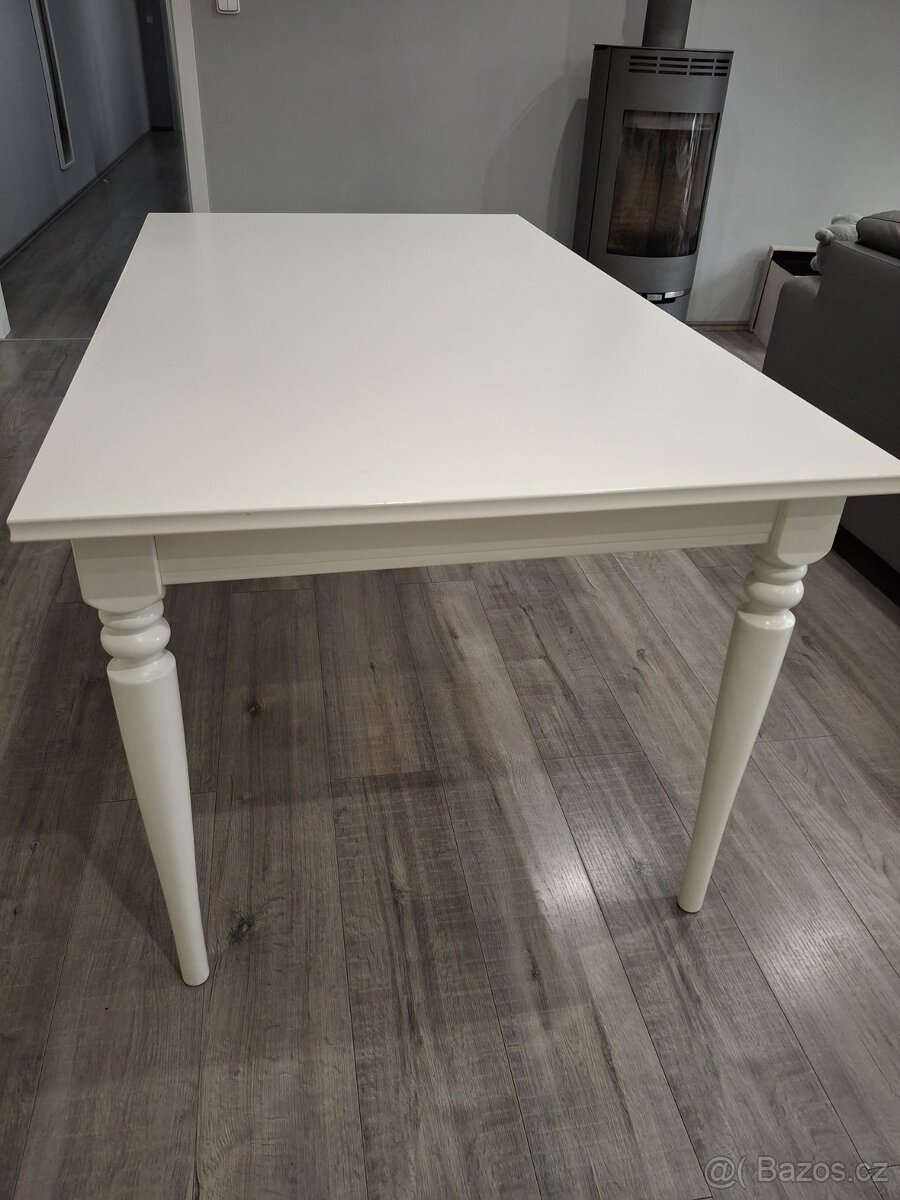 Rozkládací stůl Ikea