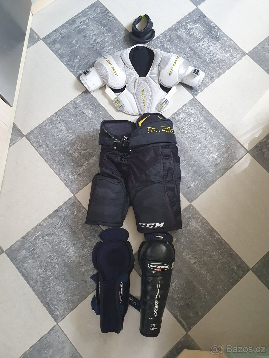 Hokejová vesta, hokejové kalhoty, holeně 13