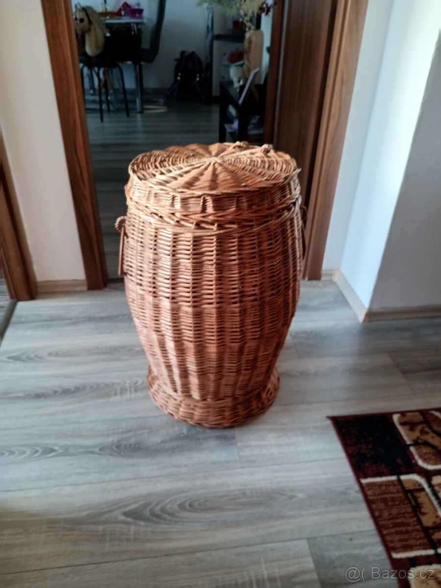 Proutěný koš na prádlo