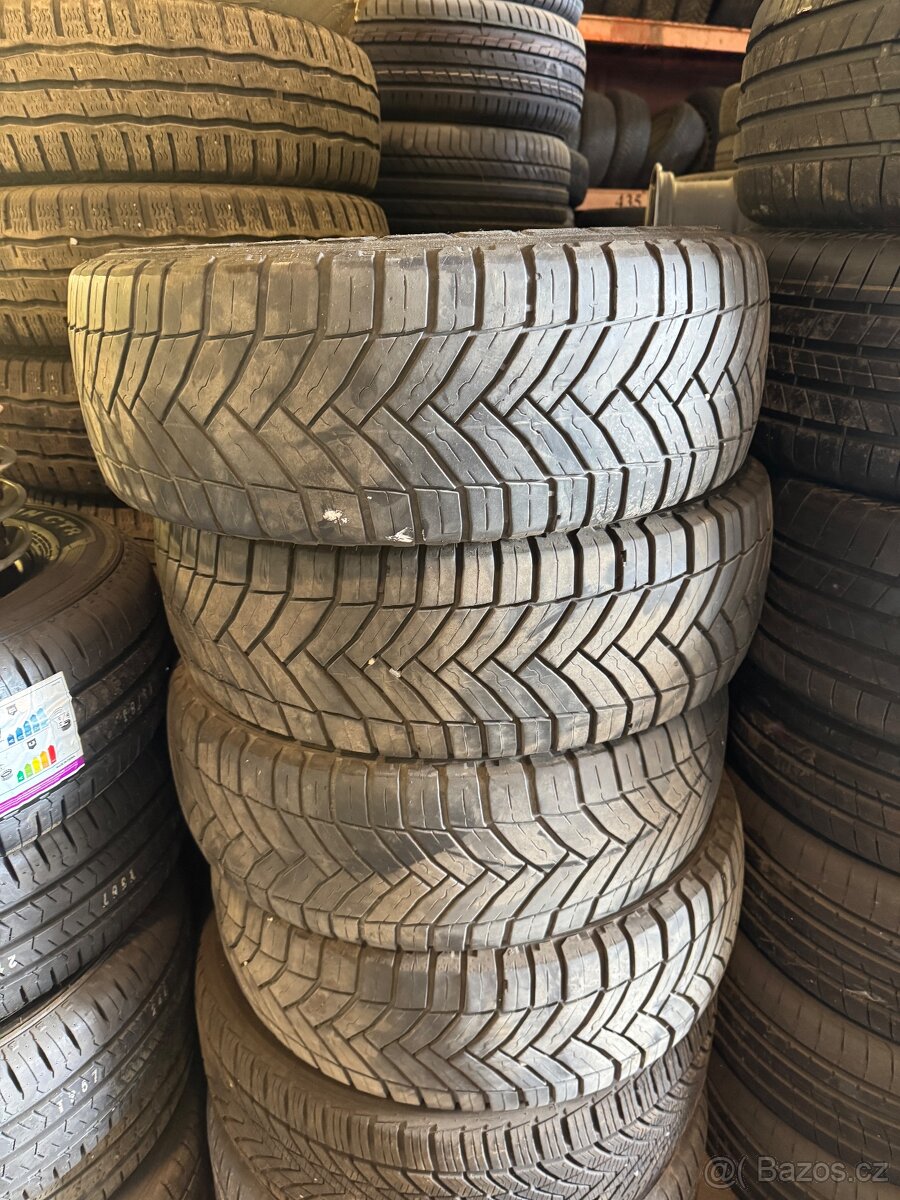 Celoroční 215/65 R16C Michelin Agilis CrossClimate
