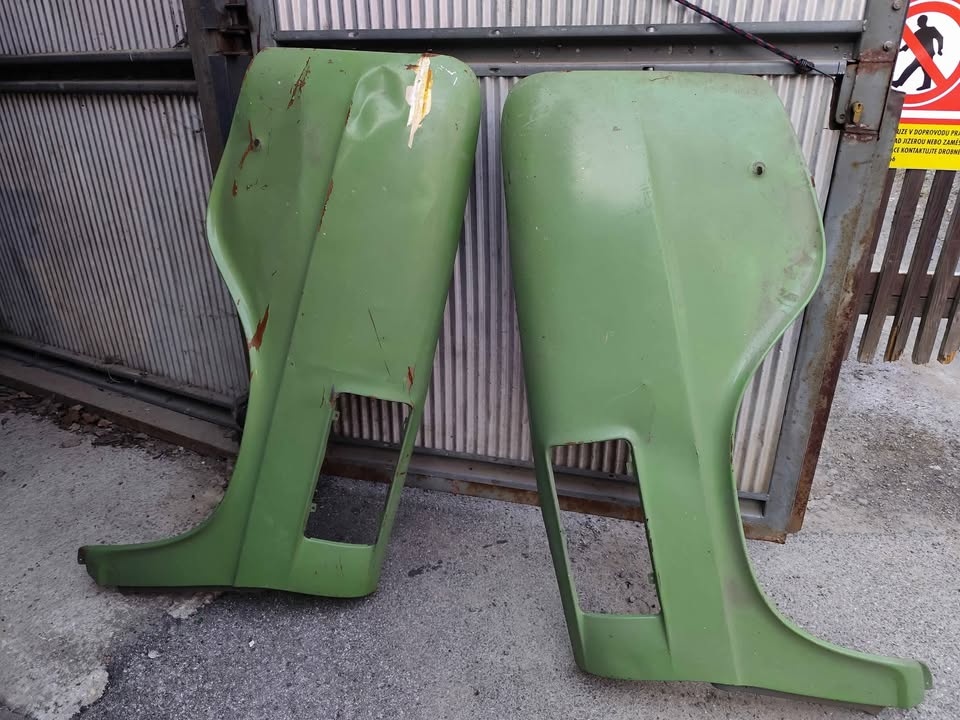 Zadní blatníky Škoda 100