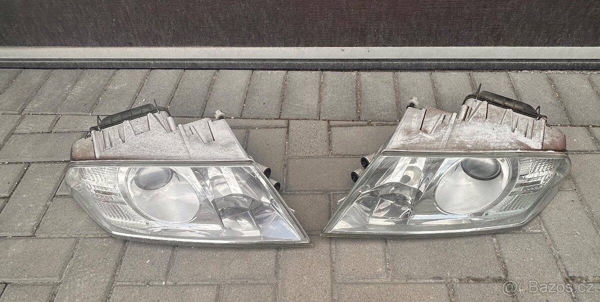 Přední Xenonové Světlomety Škoda Octavia 2