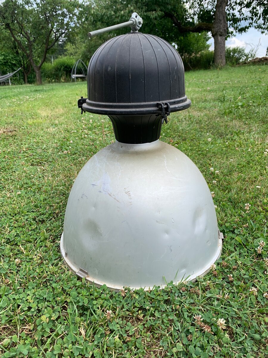 Tovární lampa