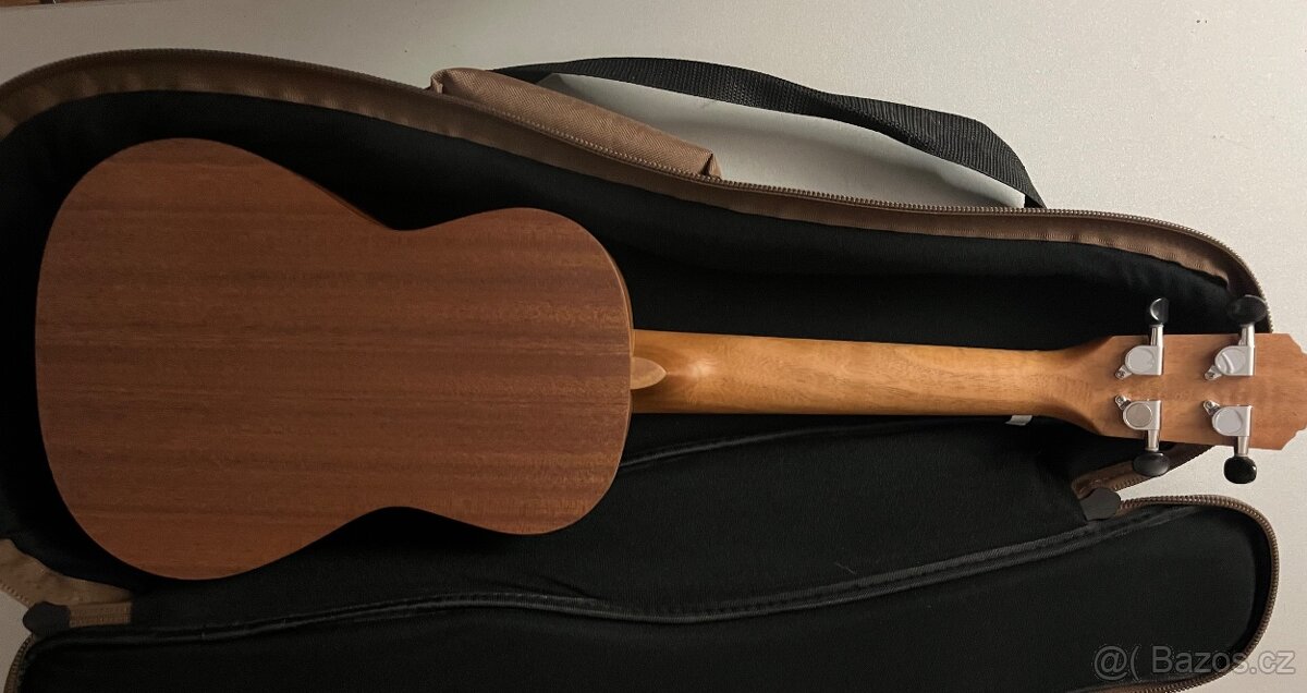 Ukulele Ortega guitars soprano