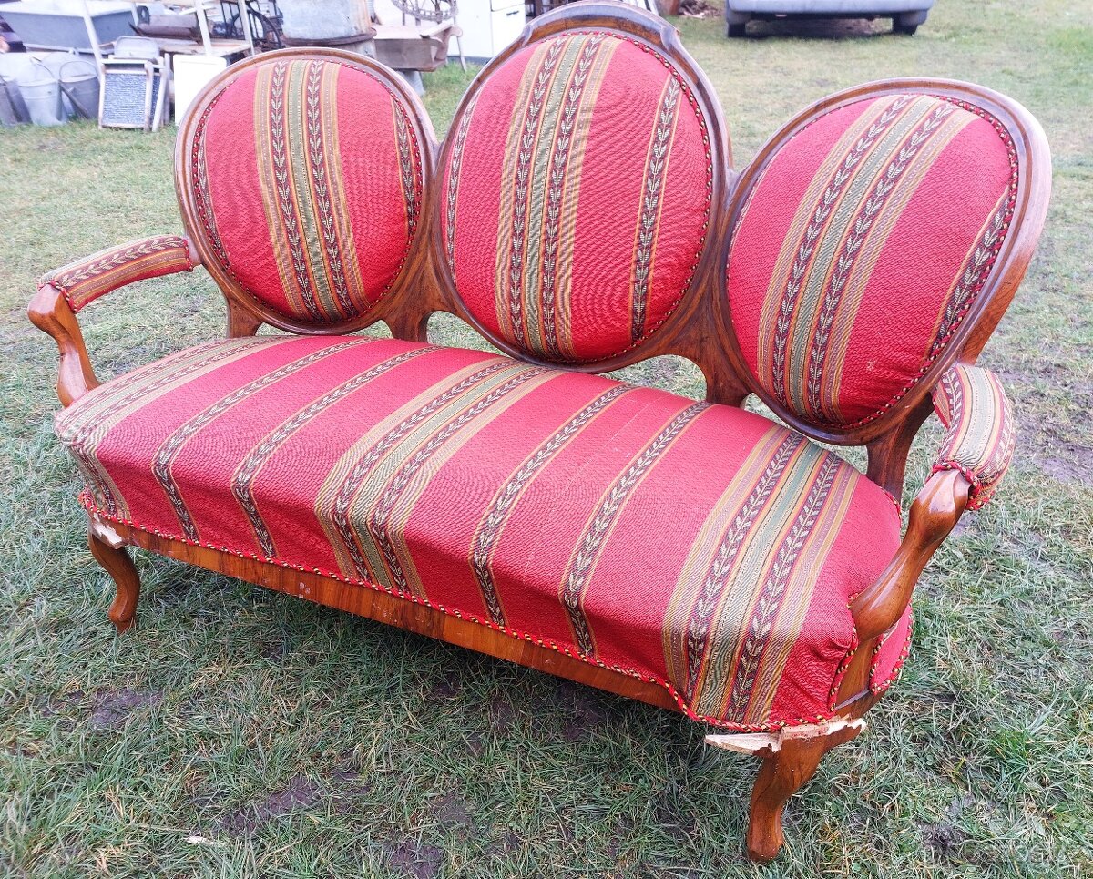 Starožitná pohovka sofa - na renovaci