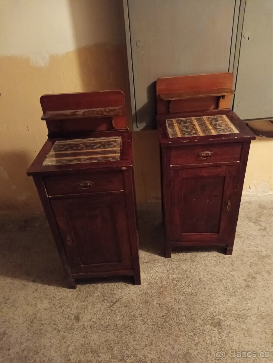 Starožitné noční stolky
