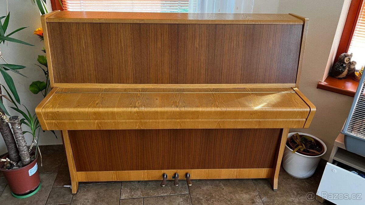 pianino Petrof