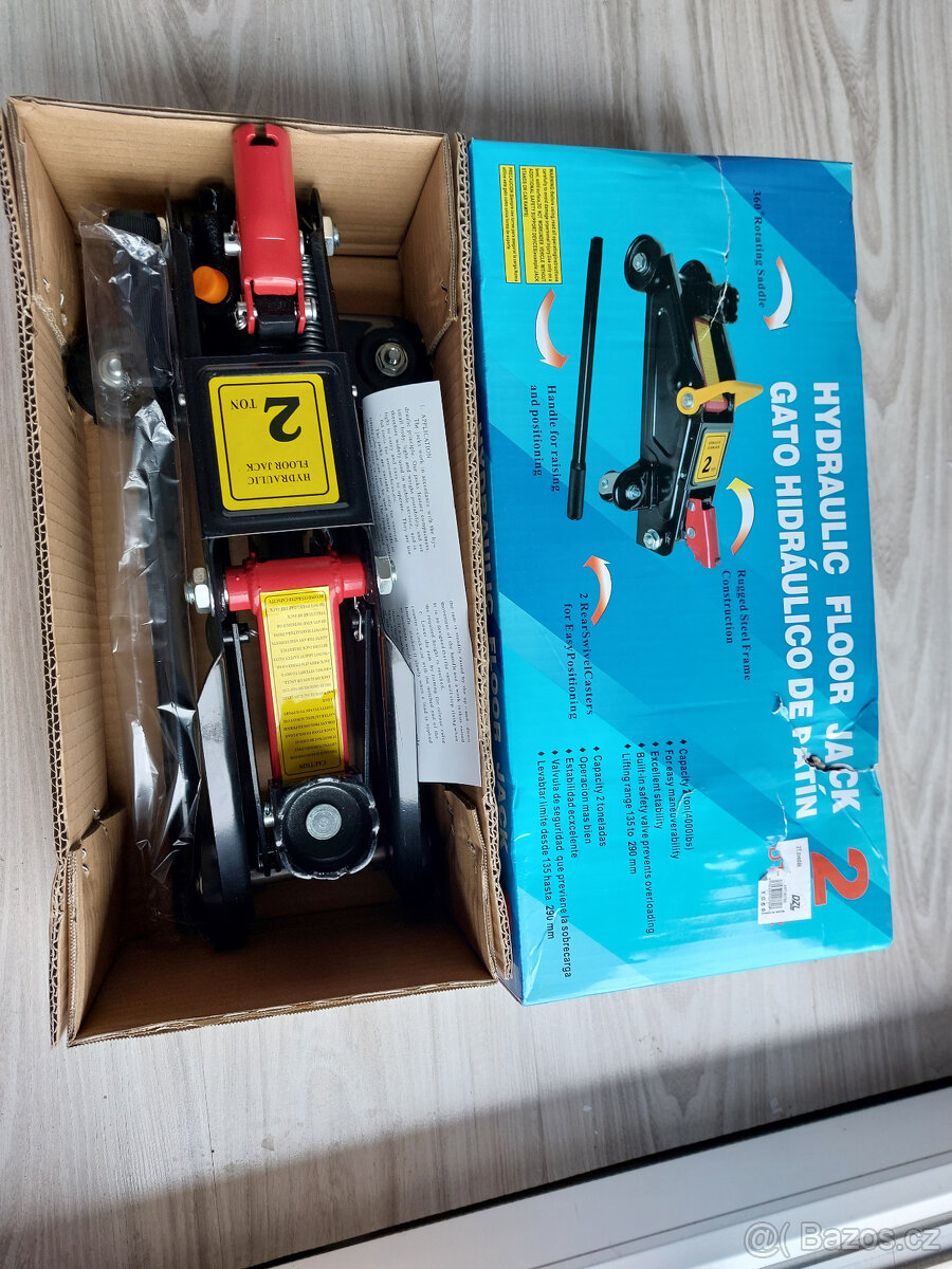 Hydraulický zvedák 2TUNY pojízdný, přenosný. CENA 649KČ