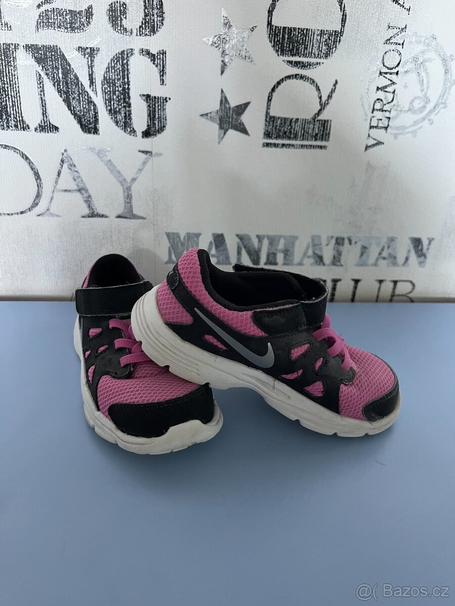 Dívčí boty Nike, vel. 27