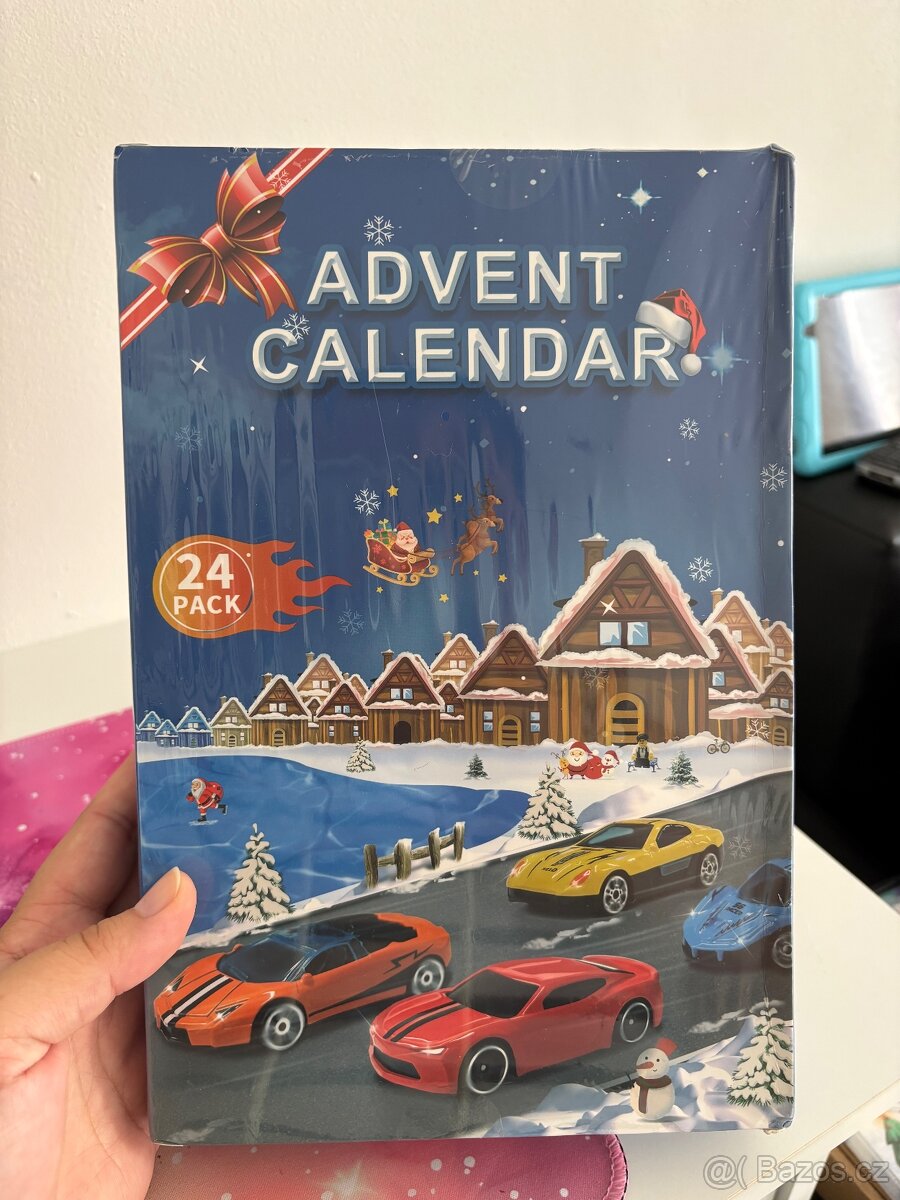Nový dětský adventní kalendář s kovovými auty