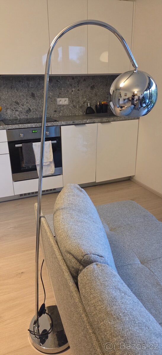 Stojací lampa oblouková chromová