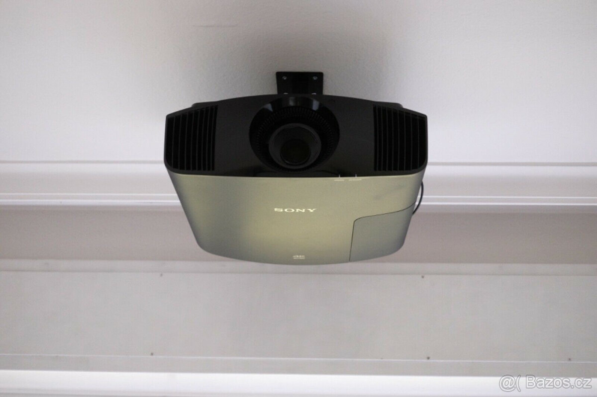 Projektor Sony VW260 4K v černé barvě