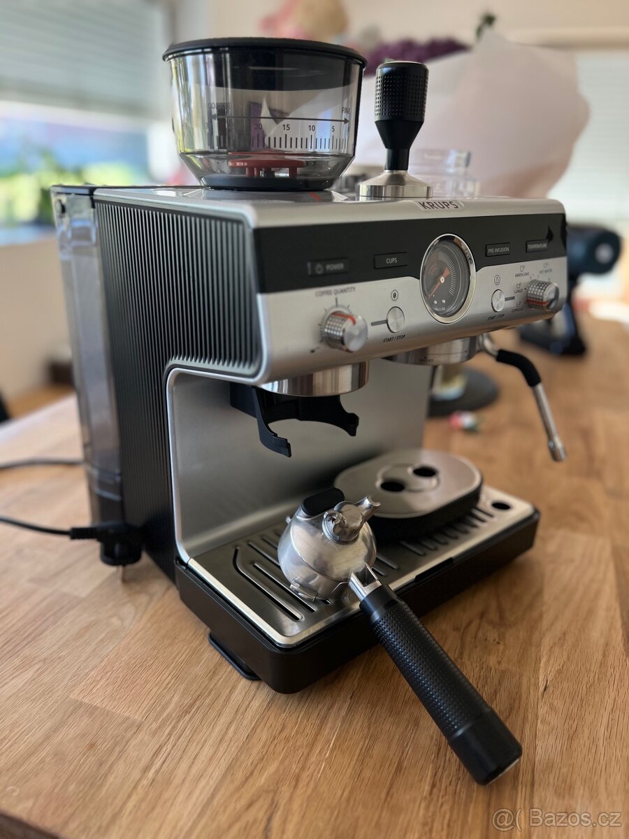 Spickovy pakovy kavovar s mlynkem Krups Precision+ XP804T10