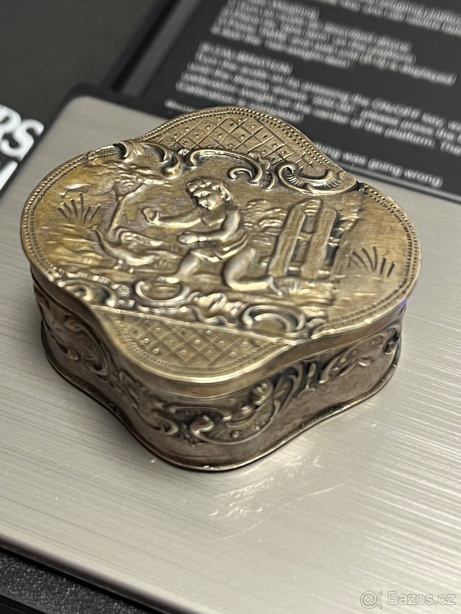 Stříbrná krabička