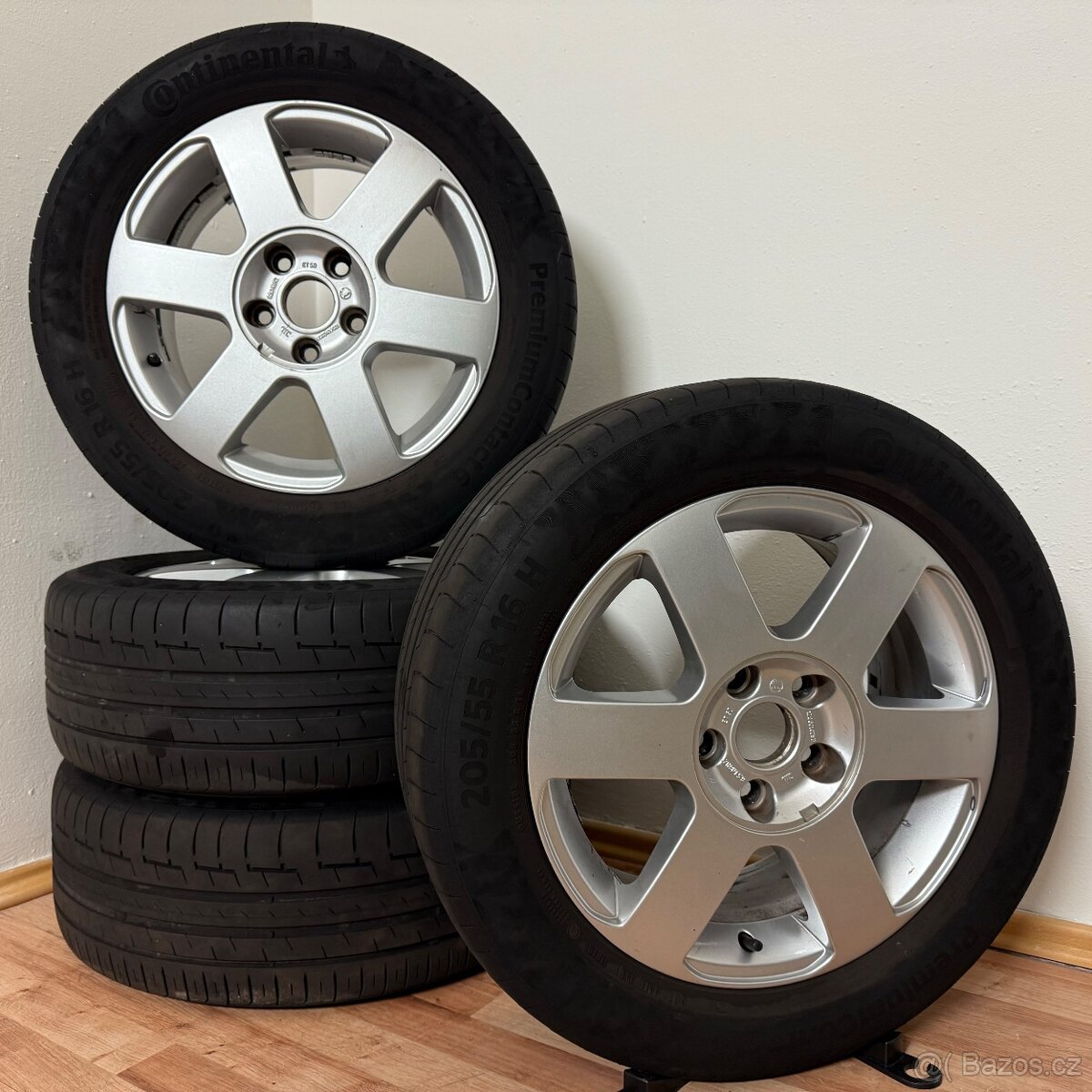 ŠKODA OCTAVIA II 5x112 R16 ET50+LETNÍ 205/55R16 4mm