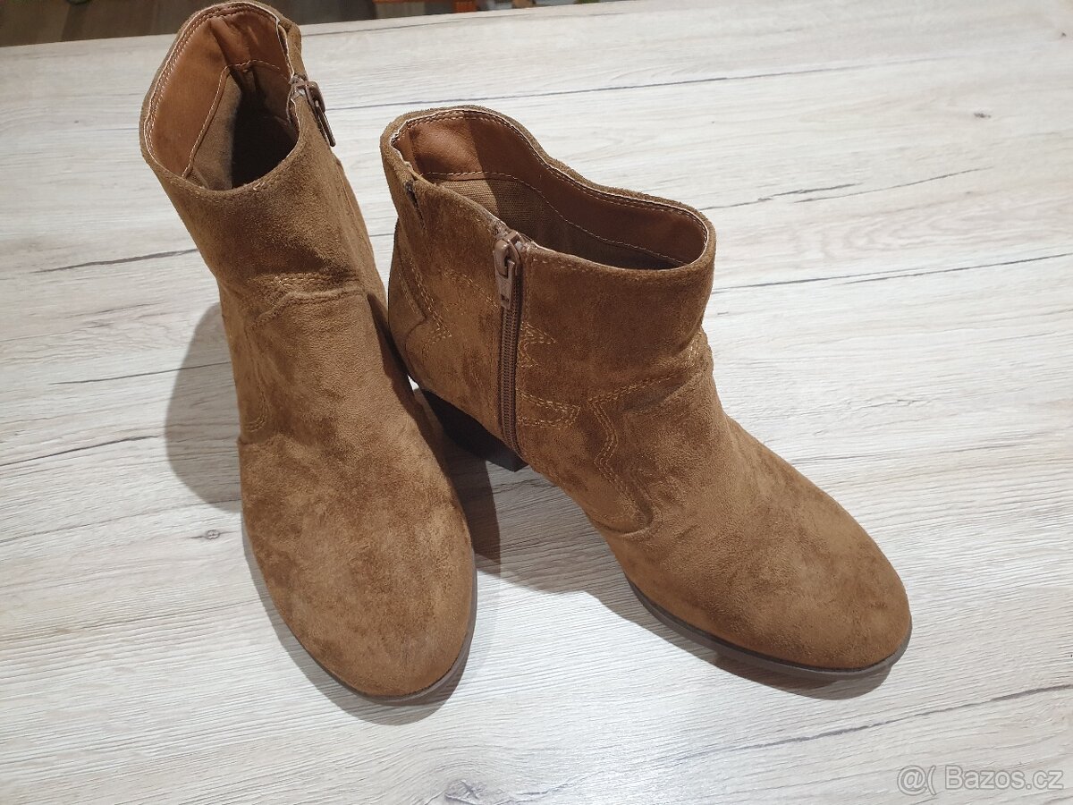 Kotníkové semišové boty, zn.M&S