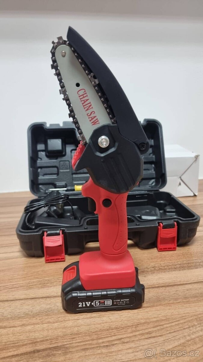 Prodám mini AKU řetězovou pilu na dřevo 21V + 2 baterky