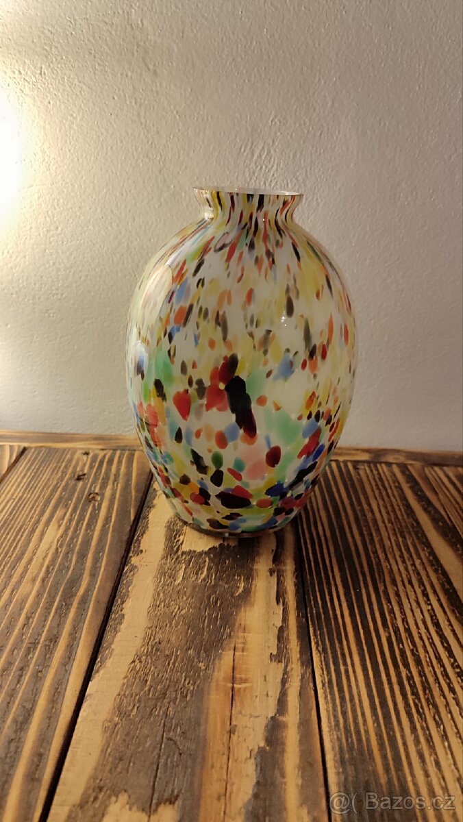 Krásná Art Deco váza z brokového skla