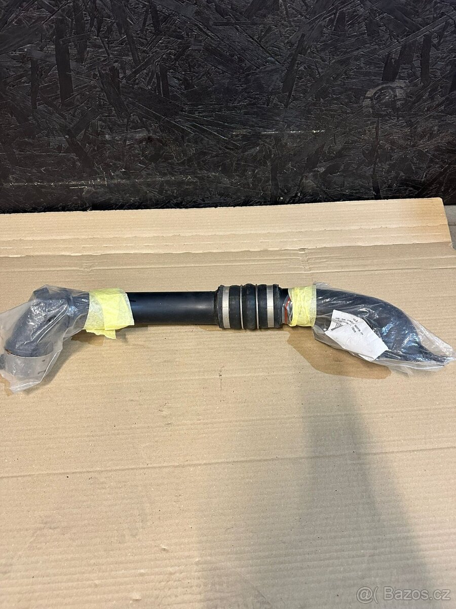 Charge pipe - BMW F31