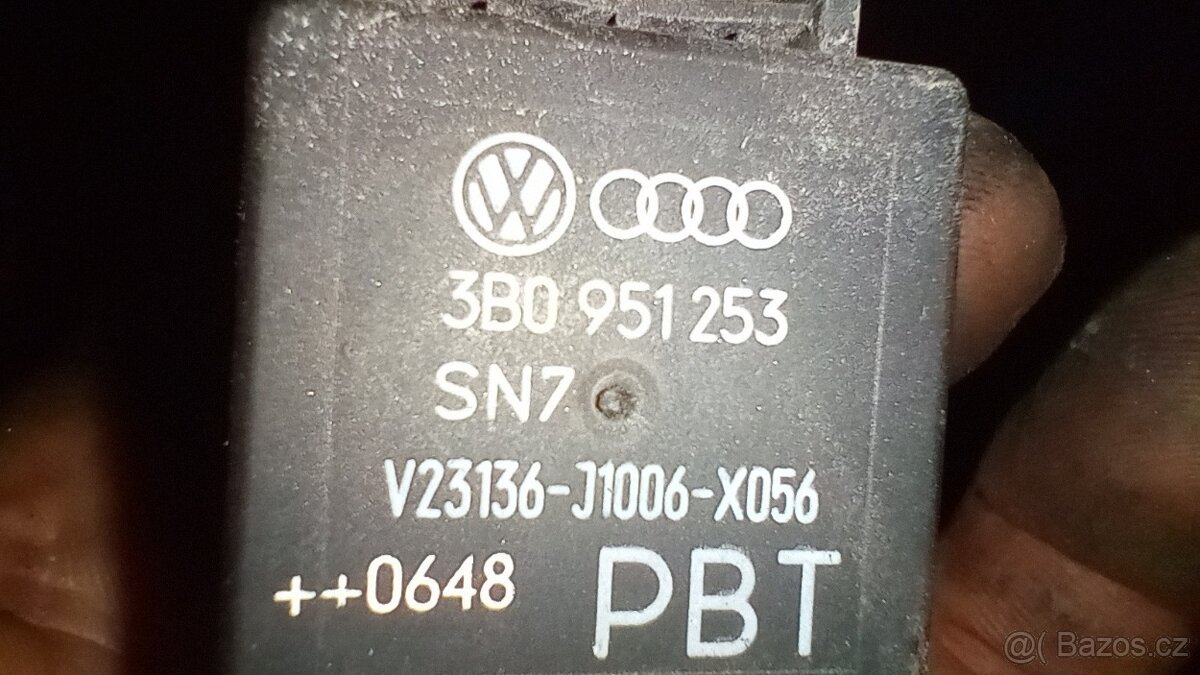 Relé vyhřívání čelního skla VW Passat B6