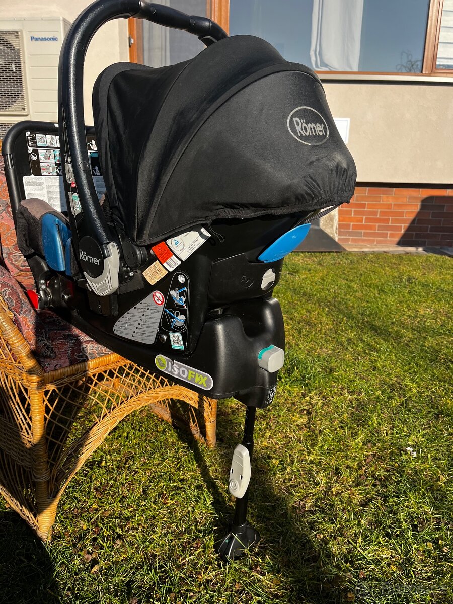 Autosedačka - vajičko - Britax Römer Baby Safe + základny